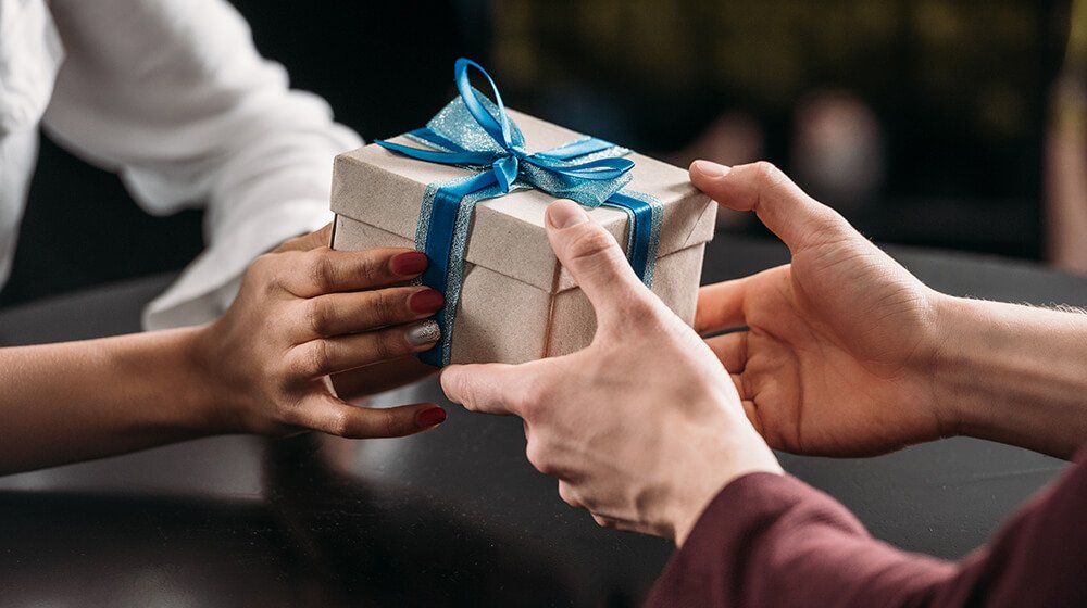 Innovative Ways to Incorporate Tech in Corporate Gift Solutions