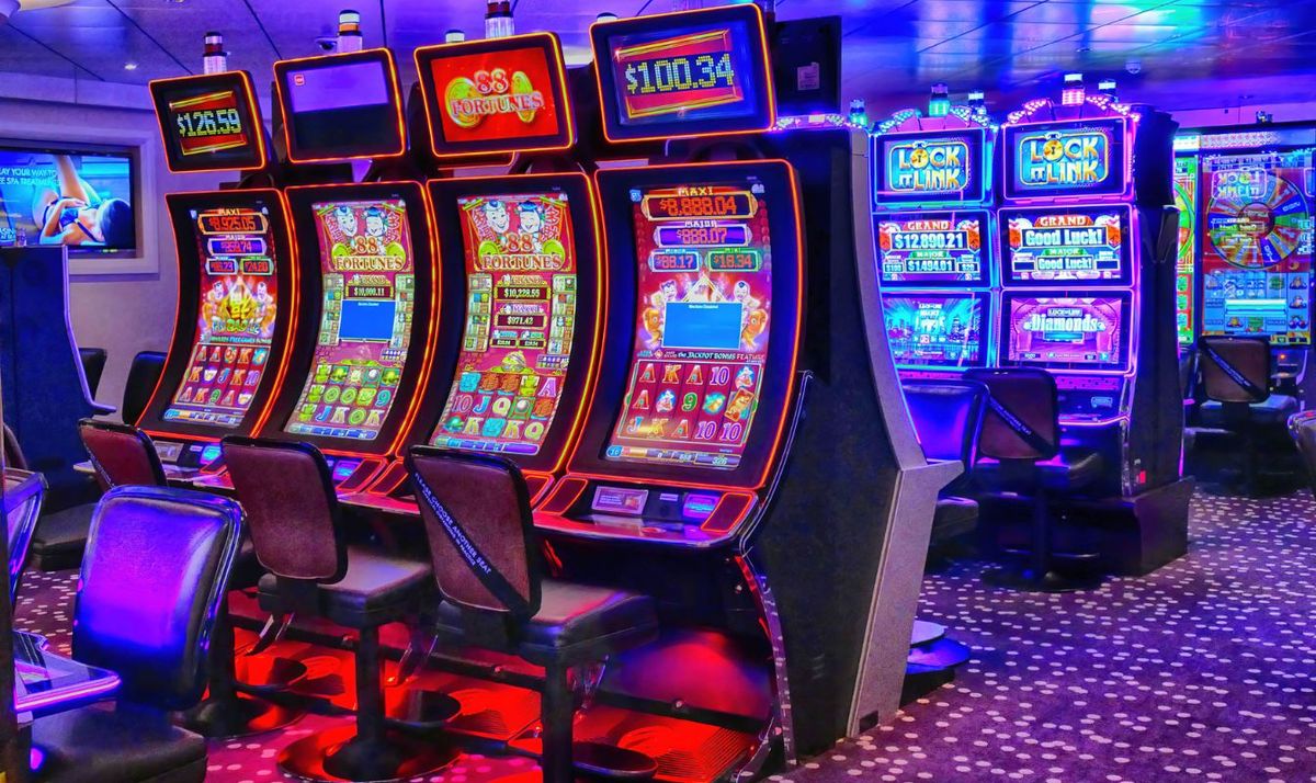 Winning Big: Exploring Online Fund Slot Strategies